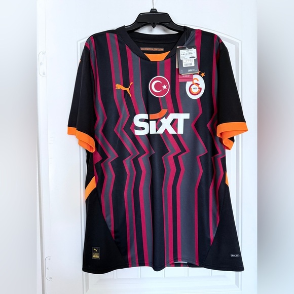 “Galatasaray SK” (Turkey) Men's Black and Red Jersey with Orange Accents - Picture 4 of 15